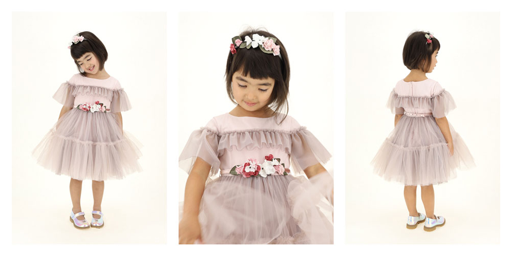 Modne ubrania dla dziewczynki - ekskluzywna, tiulowa sukienka w pudrowym różu z paseczkiem - odzież dziewczęca Monnalisa jesień i zima 2021/2022